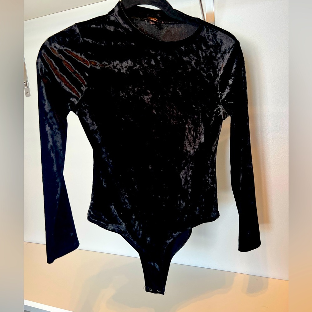 Forever 21 Juniors Size 12/14 Velvet Bodysuit. Great condition! Like new! 🖤